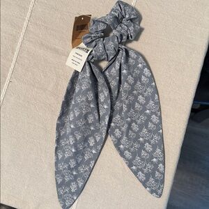 Duluth Trading Co Gray Floral Tie Scrunchie
